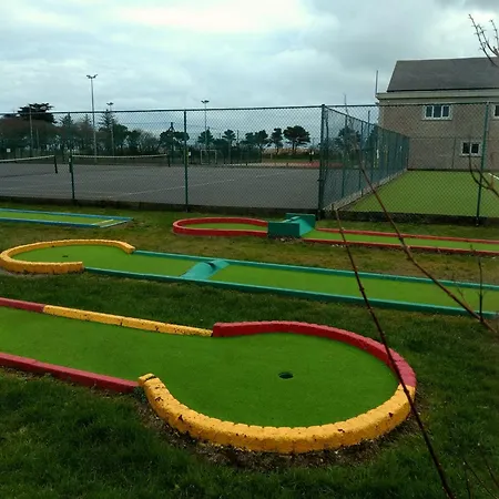 Homefromhome לינה וארוחת בוקר Rosslare Harbour